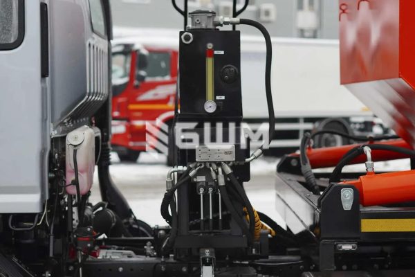 СБМ-401/3 сміттєвоз з портальним завантаженням на шасі JAC N120 і відвалом