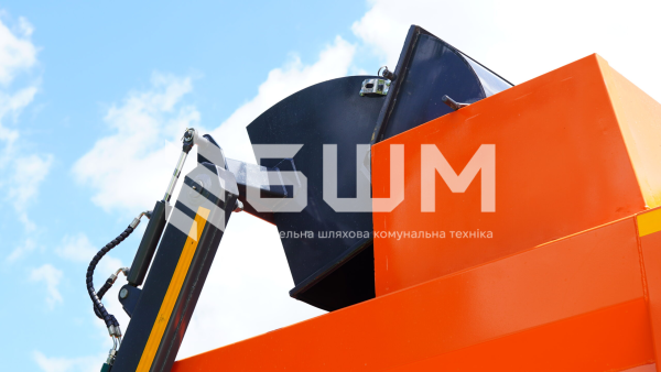 Сміттєвоз із заднім ручним завантаженням СБМ 403/4 на базі JAC N200