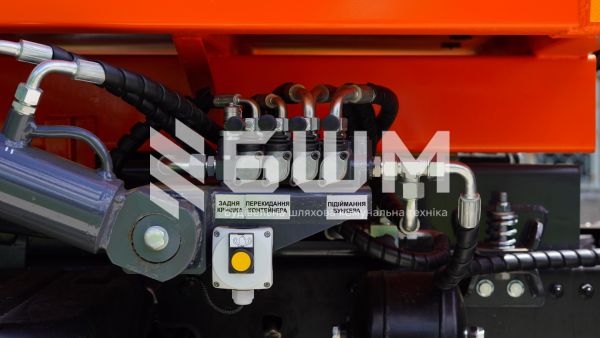 Сміттєвоз із заднім ручним завантаженням СБМ 403/4 на базі JAC N200