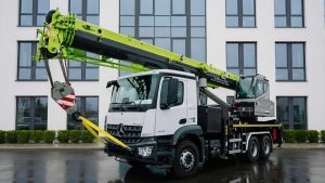 Автомобільний кран SBM 25-40/06 на базі Mercedes-Benz Arocs 3333 K