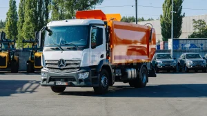 Сміттєвоз з боковим завантаженням на шасі Mercedes‑Benz Actros 2133